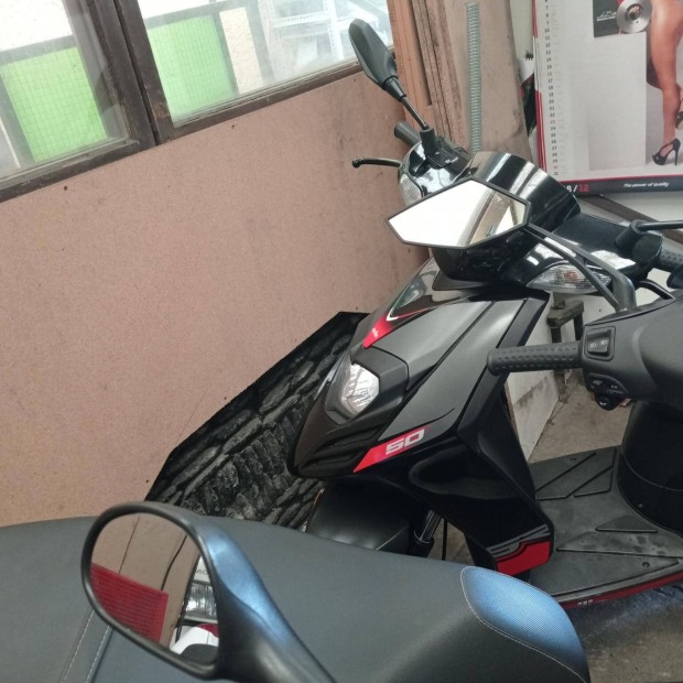 Aprilia SR 50 Motard 2T Szép gyári!