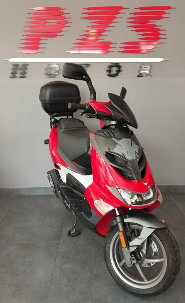 Aprilia SR 50 .