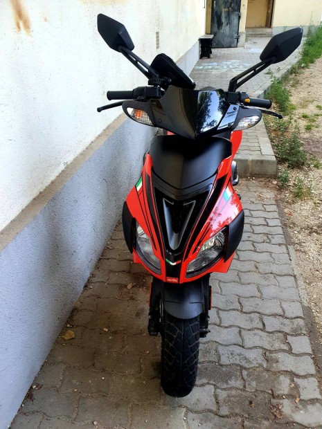 Aprilia SR 50 robog