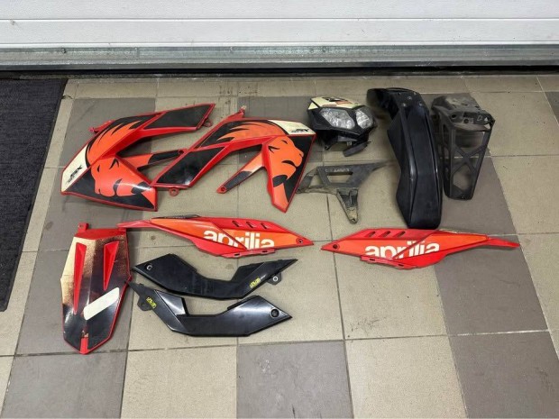 Aprilia SX RX 50 Komplett idomszett idomok L�mpa