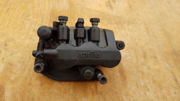 Aprilia Scarabeo 125 - 250 piaggio blokkos első féknyereg