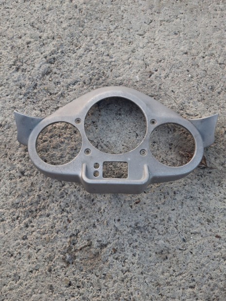 Aprilia Scarabeo 125 km �ra , m�szerfal k�r�li idom