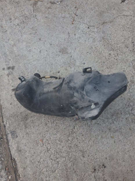 Aprilia Scarabeo 125 zemanyag tank