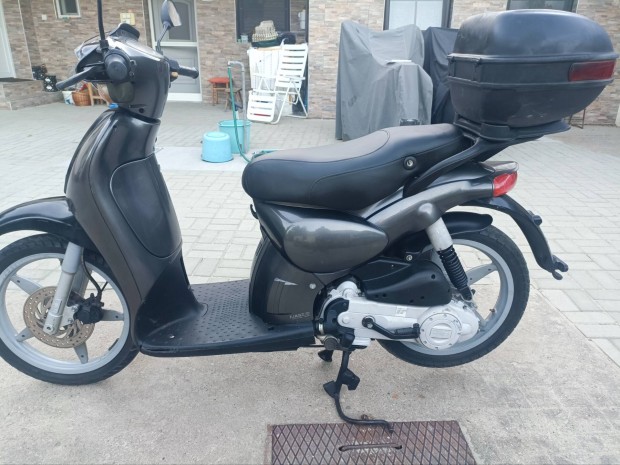 Aprilia Scarabeo 4T 100/50 robogó
