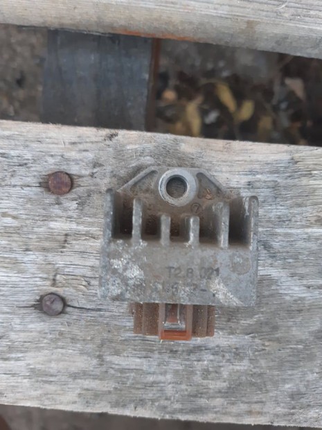 Aprilia Scarabeo Ditech feszltsg szablyz