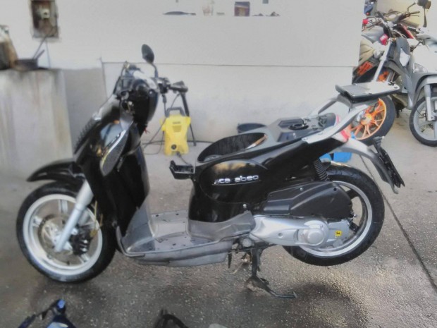 Aprilia Scarabeo Light 125-200 bontott alkatr�szek
