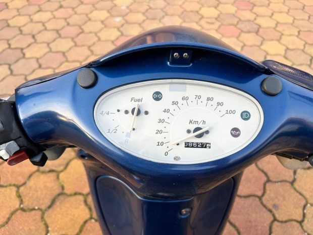 Aprilia Scarabeo robogó 50 cc kétütemű