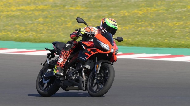 Aprilia Tuono 125 ABS 2024-es modell Rendelhet...