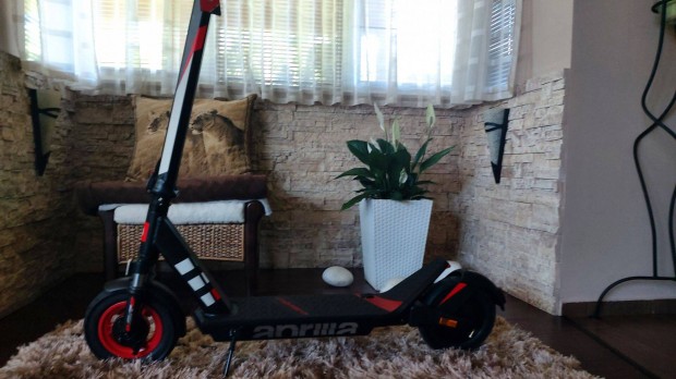 Aprilia e-sr2 elektromos roller