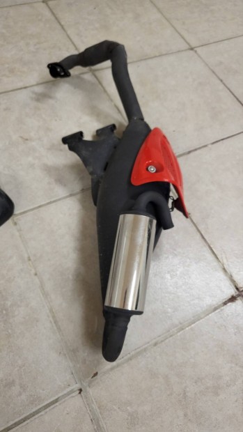 Aprilia gyri kipufog