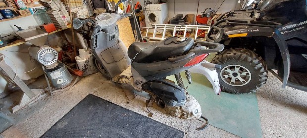 Aprilia kismotor alkatrésznek eladó!