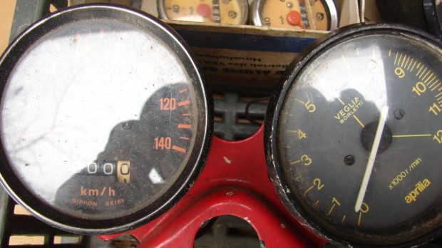 Aprilia m�szeregys�g elad�