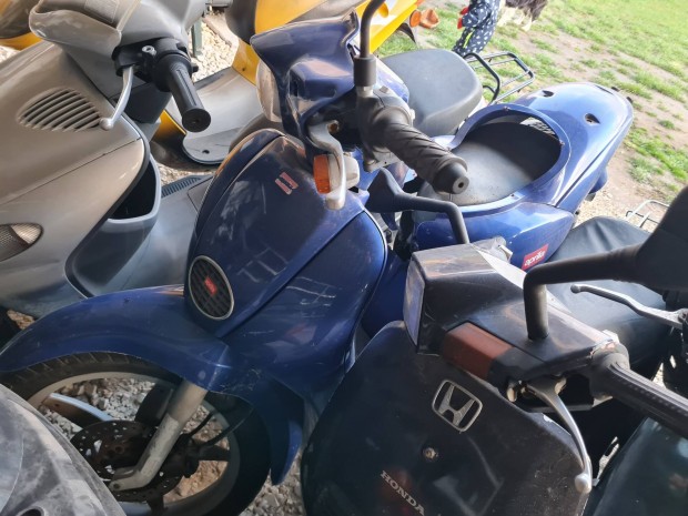 Aprilia scarabeo 50 tárcsás bontott alkatrészek