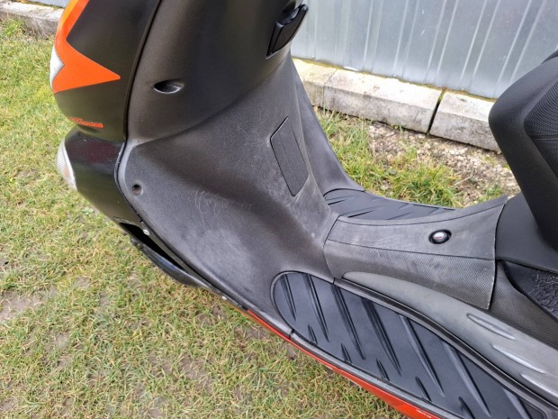 Aprilia sr 50 Robog� elad�!