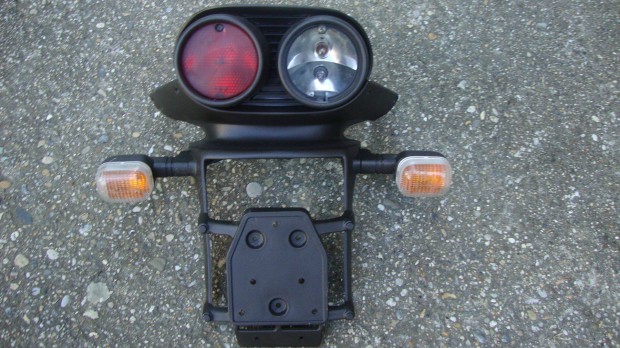 Aprilia sr hátsólámpa indexekkel eladó!