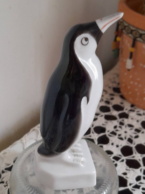 Aquincumi pingvin figura 