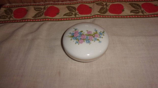 Aqvinkum porceln kis kszertart