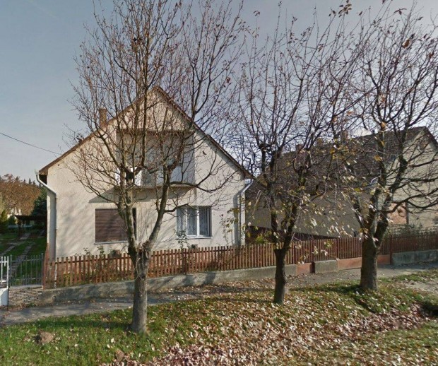 r cskkens Marcaliban kertvrosban csaldi hz elad