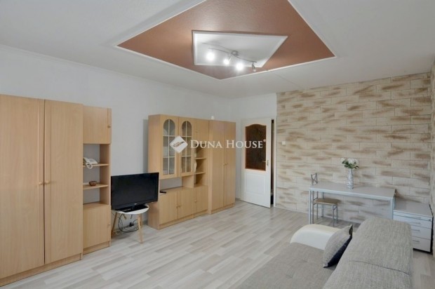 Aradi t�ren, panor�m�s, 8. emeleti, fel�j�tott, 2 szob�s