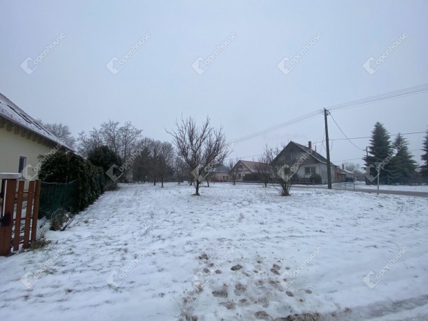 Arak telep�l�sen �p�t�si telek elad�