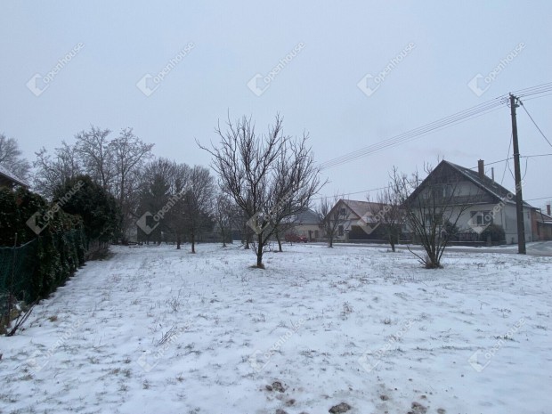 Arak telep�l�sen �p�t�si telek elad�