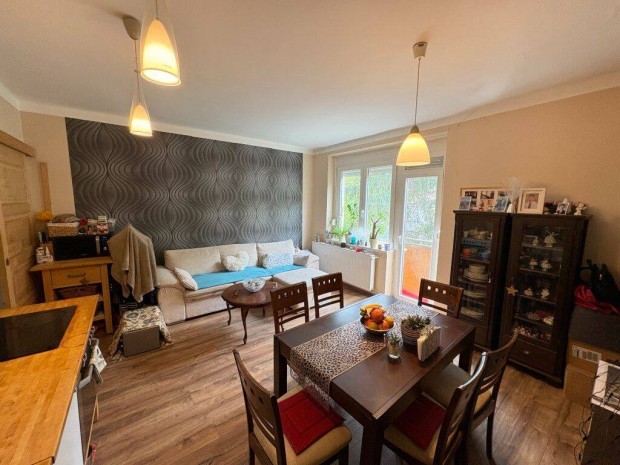 Arany J�nos K�zben 2. Emeleti Lak�s