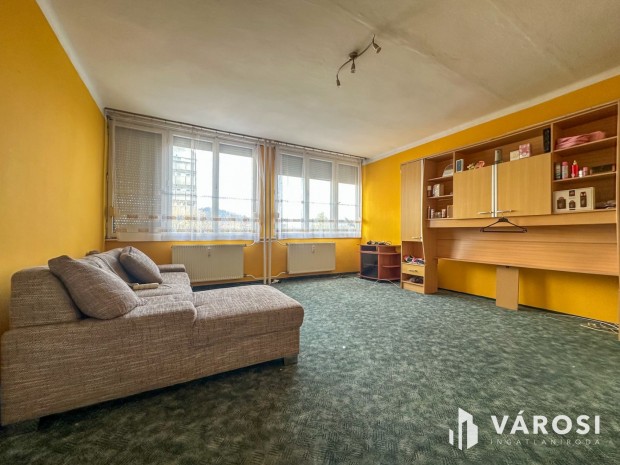 Arany J�nos �ton 3. emeleti, 58 nm-es lak�s elad�!