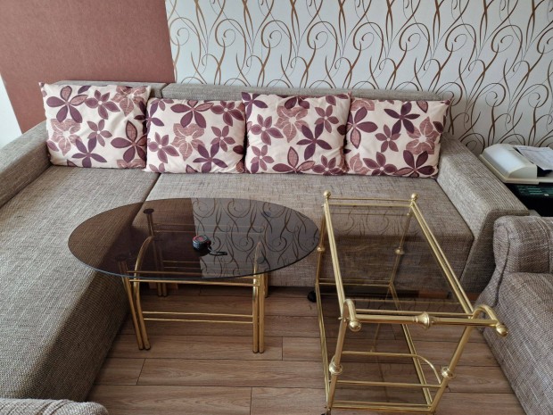 Arany ovális üveglapos asztal 101×56 cm és 54 cm magas