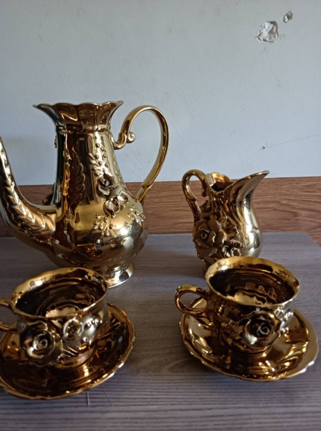 Aranyozott porcelán kávés készlet
