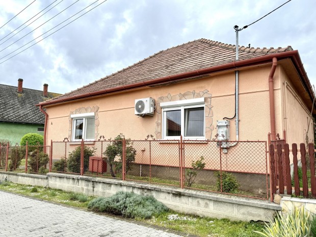 rcskkens! Tgas csaldi hz elad Pkozdon  most 59,9 milli Ft-r