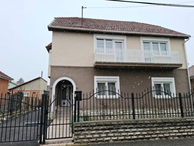 �rcs�kken�s!! Hej�parkban Fel�j�tott Csal�di H�z Elad�!