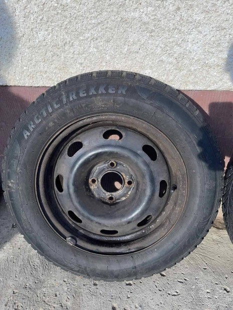 Arctictrekker tli gumi lemezfelnin elad 195/65 R15 91T 