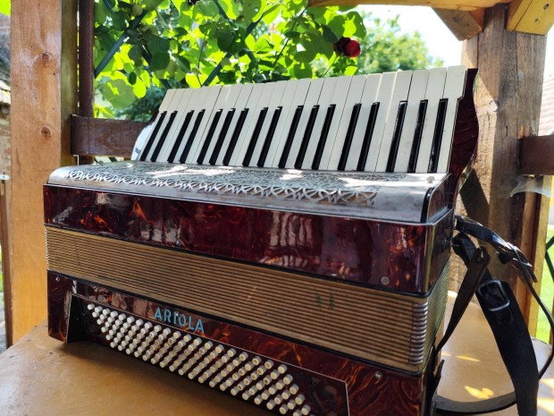 Ariola tangó harmonika