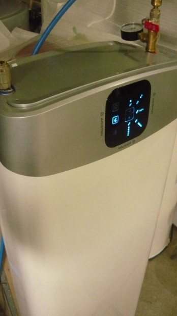 Ariston Velis Evo 100 EU 80 literes 1éves Bojler, Garival, Kitisztítva