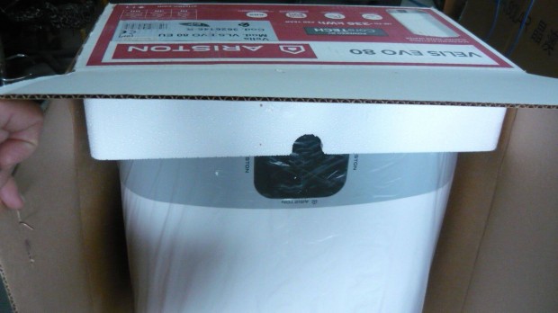 Ariston Velis Evo 80EU:(65 lit.3-4f)1500W- Bojler 1db j