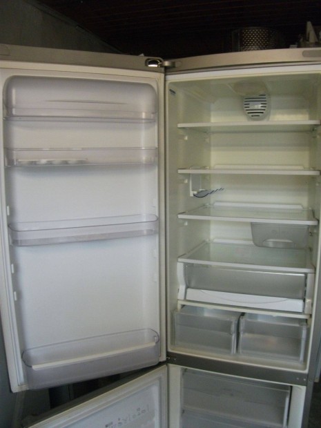 Ariston kombinált hűtő belső tartozékai eladók