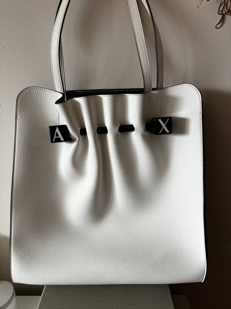 Armani Exchange noi taska