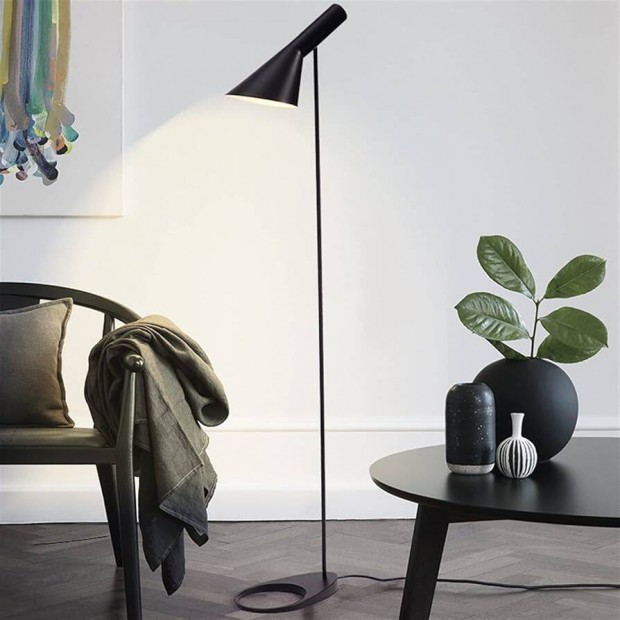 Arne Jacobsen floor lamp lllmpa