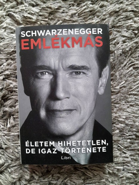 Arnold Schwarzenegger Emlkms knyv j