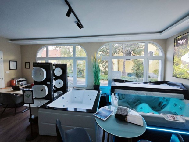 �ron alul! Most! Budakeszi k�zpontj�ban pr�mium �zlethelyis�g!