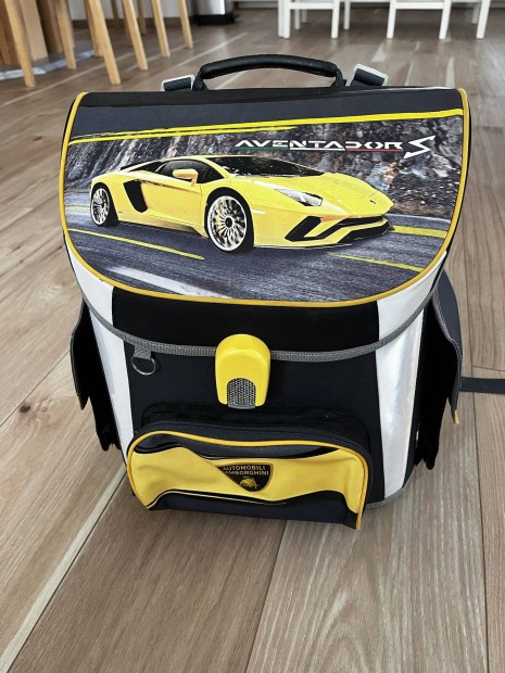 Ars Una Lamborghini Aventador iskolatska