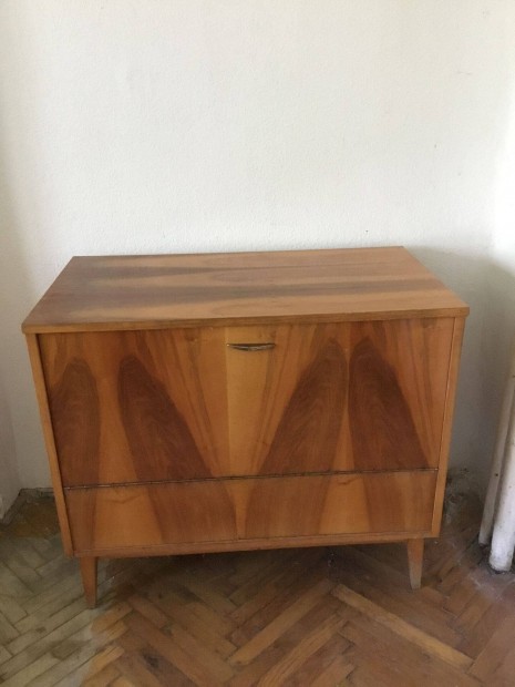 Art deco jelleg, kitn llapot gynemtart szekrnyke