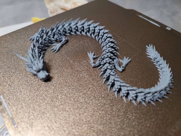 Articulated spiky dragon fehr/ fekete/ szrke ( 3D Print)