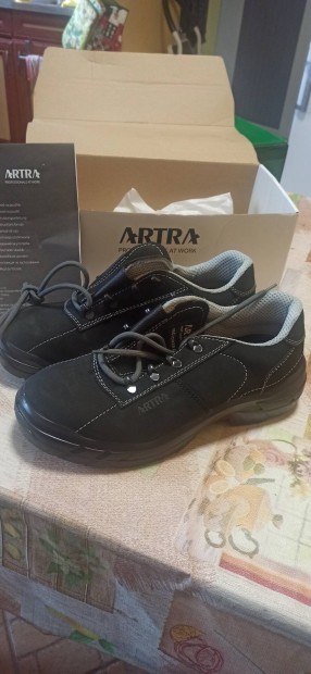Artra munkavdelmi cip 42 mret