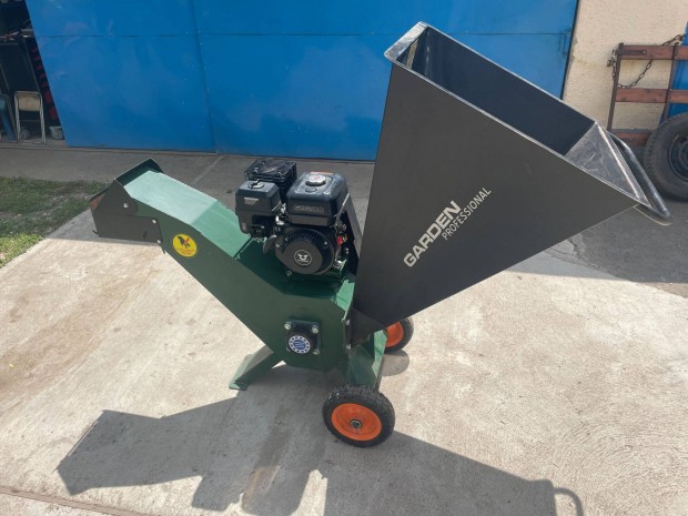 Artsteel BMA 300-as, 4+1 késes, robbanómotoros ágdaráló