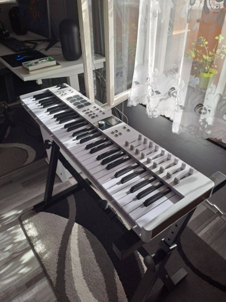 Arturia Keylab Essential 61 mk3 MIDI mesterbillentyzet + ajndk