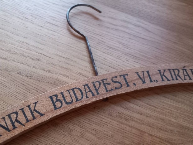 Árvai Henrik antik régi budapest feliratos fa reklám fogas