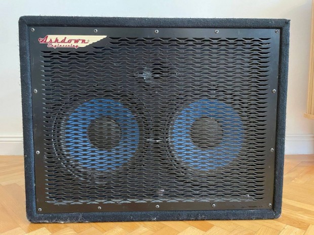 Ashdown MAG-210T Deep Basszus 200W-os hanglda