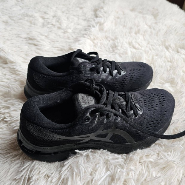 Asics GEL-Kayano 28 Ni Futcip j cimks 37, 5 es mret