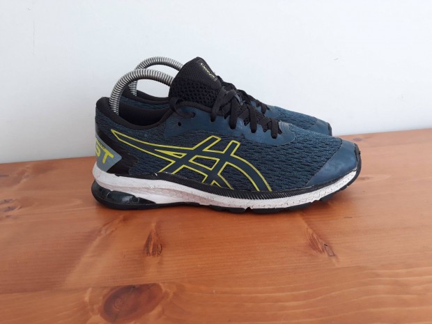 Asics GT-1000 cip 39 futcip 39-es